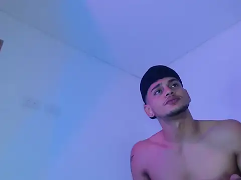 Alex ThomsonXxX online show from 01-14-26, 02:44