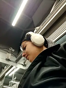  vaness online show from 04-05-26, 05:48