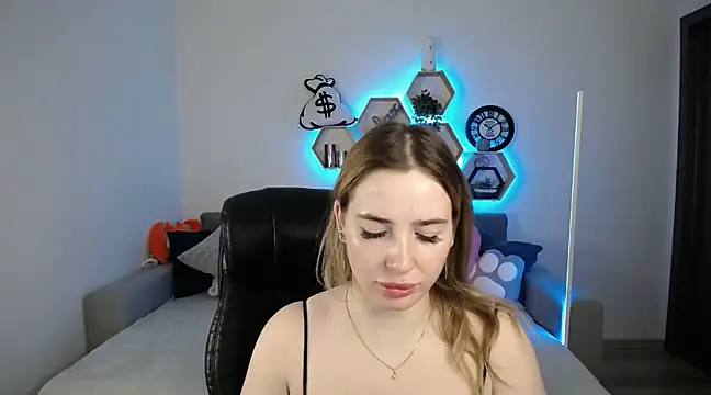 SabrinViolet online show from 02-26-25, 09:10