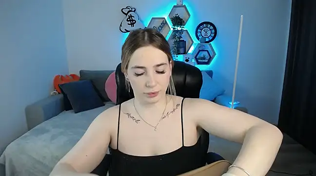 SabrinViolet online show from 03-22-25, 09:13