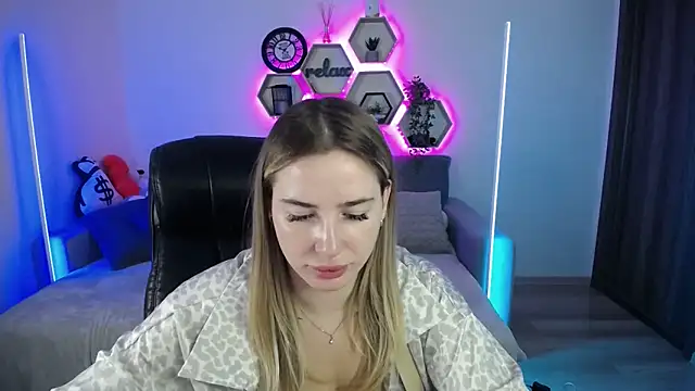 SabrinViolet online show from 09-15-25, 08:03