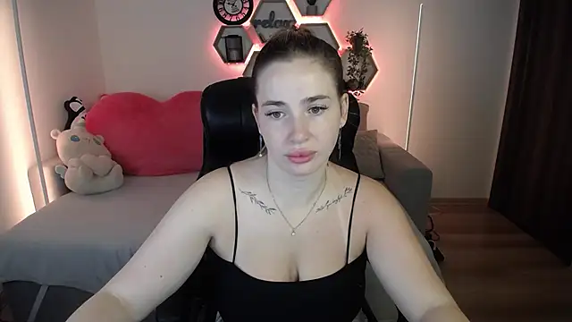 SabrinViolet online show from 07-13-26, 08:06