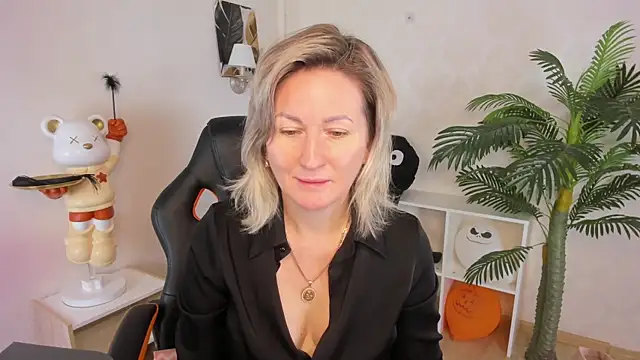 AriFleow online show from 11-30-25, 04:38