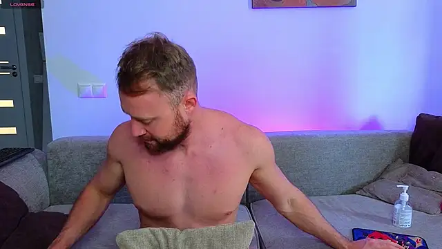 MaxMia online show from 12-20-24, 08:28