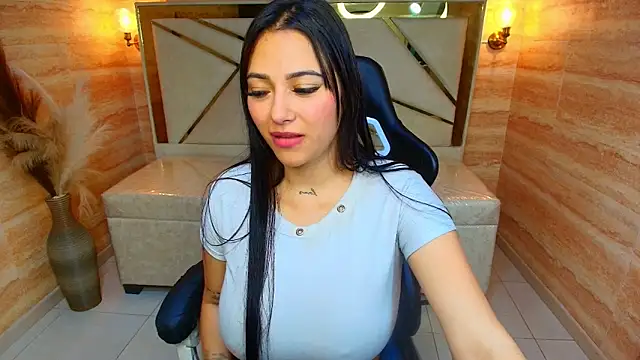 Dakotha v  online show from 12-16-25, 03:33