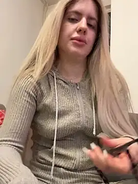 Snapshot of Holly-Glamour chatting on 04-09-26, 10:59 Holly-Glamour online show from 04-09-26, 10:59