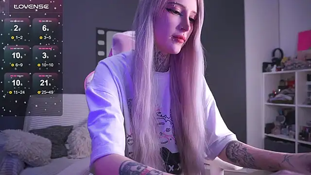 Snapshot of fraulein_mooon chatting on 01-12-26, 06:24 fraulein mooon online show from 01-12-26, 06:24