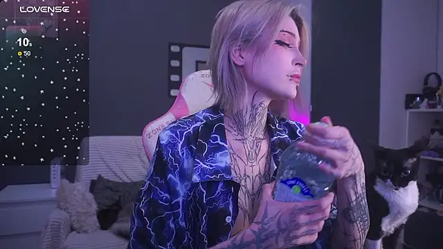 Snapshot of fraulein_mooon chatting on 02-06-26, 05:45 fraulein mooon online show from 02-06-26, 05:45