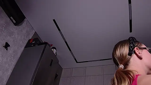 eelizabeth online show from 01-30-25, 08:22