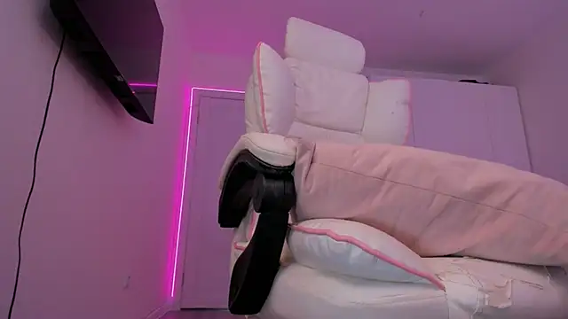 Eva Davi online show from 03-19-25, 05:08