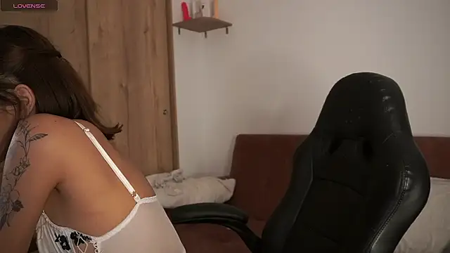 MissKorah online show from 12-18-24, 07:41