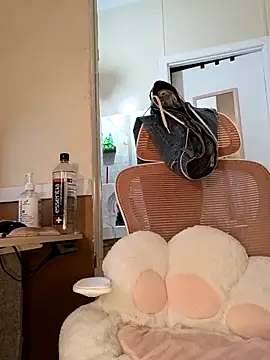 Snapshot of SafeinouterSpace chatting on 09-18-25, 04:36 SafeinouterSpace online show from 09-18-25, 04:36