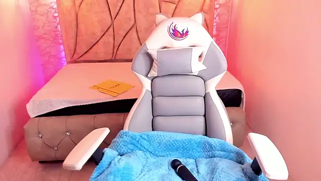 Queen perla  online show from 03-10-25, 03:20