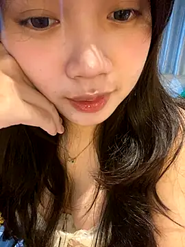 Hotellinh12 online show from 10-06-25, 04:48