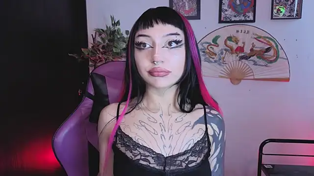 Snapshot of catipetite chatting on 07-24-26, 02:26 catipetite online show from 07-24-26, 02:26