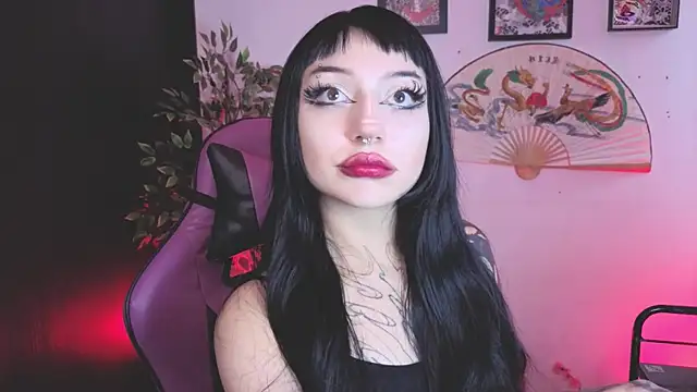 Snapshot of catipetite chatting on 07-28-26, 04:39 catipetite online show from 07-28-26, 04:39