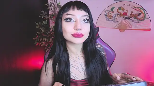 Snapshot of catipetite chatting on 07-28-26, 06:20 catipetite online show from 07-28-26, 06:20