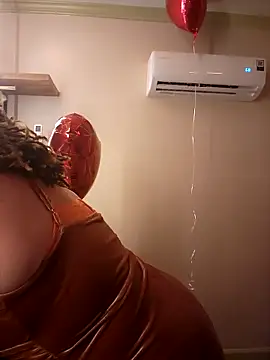 Snapshot of Milfshakecafe chatting on 02-15-25, 04:14 Milfshakecafe online show from 02-15-25, 04:14