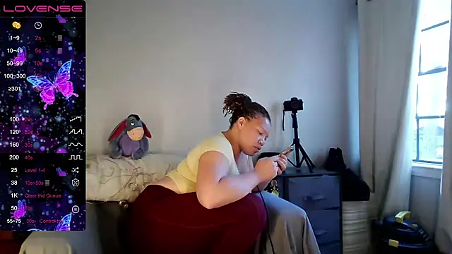 Snapshot of Milfshakecafe chatting on 10-02-25, 02:35 Milfshakecafe online show from 10-02-25, 02:35