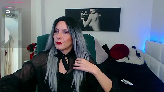 Snapshot of EvelynQueenn chatting on 12-18-24, 07:58 EvelynQueenn online show from 12-18-24, 07:58