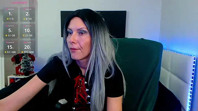 Snapshot of EvelynQueenn chatting on 12-19-24, 08:56 EvelynQueenn online show from 12-19-24, 08:56