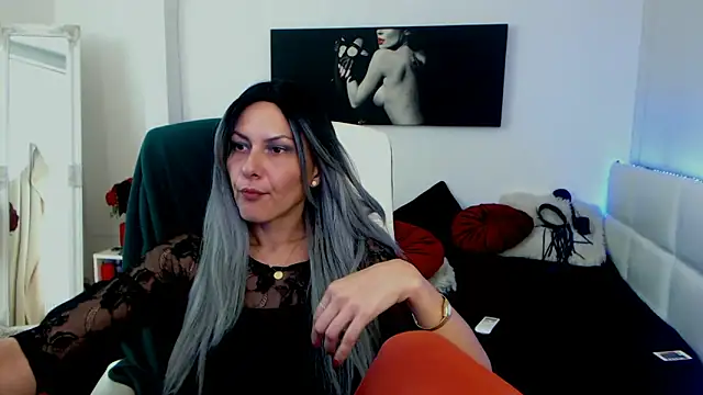 Snapshot of EvelynQueenn chatting on 12-20-24, 11:21 EvelynQueenn online show from 12-20-24, 11:21