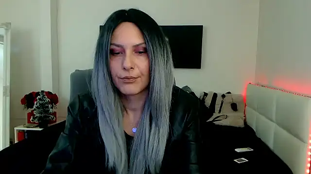 Snapshot of EvelynQueenn chatting on 01-06-25, 06:03 EvelynQueenn online show from 01-06-25, 06:03
