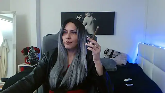 Snapshot of EvelynQueenn chatting on 01-09-25, 05:44 EvelynQueenn online show from 01-09-25, 05:44