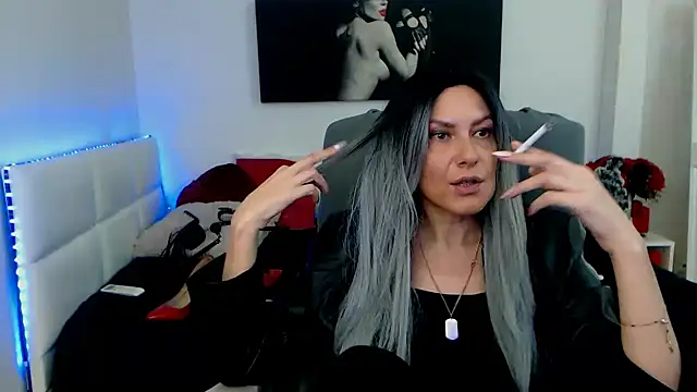 Snapshot of EvelynQueenn chatting on 01-11-25, 07:39 EvelynQueenn online show from 01-11-25, 07:39