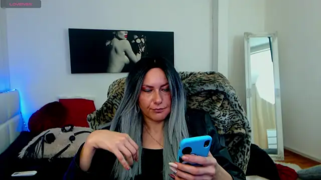 Snapshot of EvelynQueenn chatting on 01-11-25, 10:40 EvelynQueenn online show from 01-11-25, 10:40