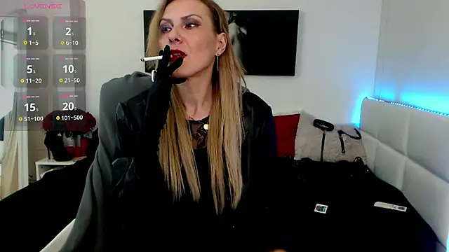 Snapshot of EvelynQueenn chatting on 01-29-25, 05:51 EvelynQueenn online show from 01-29-25, 05:51