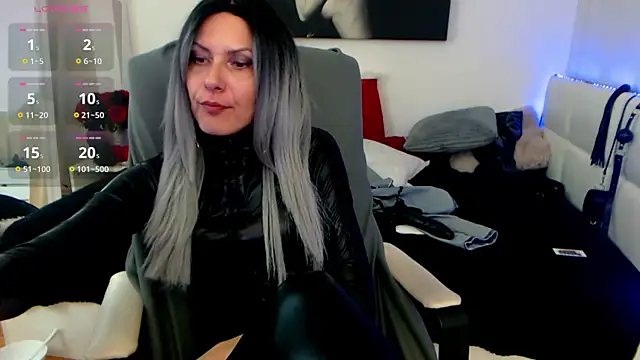 Snapshot of EvelynQueenn chatting on 01-30-25, 12:06 EvelynQueenn online show from 01-30-25, 12:06