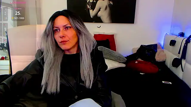 Snapshot of EvelynQueenn chatting on 01-31-25, 05:51 EvelynQueenn online show from 01-31-25, 05:51
