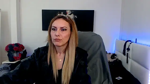 Snapshot of EvelynQueenn chatting on 02-02-25, 06:15 EvelynQueenn online show from 02-02-25, 06:15
