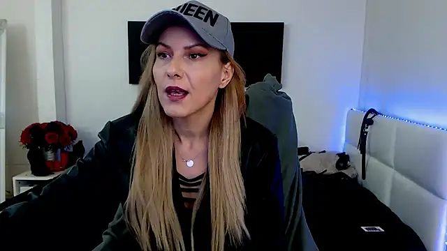 Snapshot of EvelynQueenn chatting on 02-03-25, 06:13 EvelynQueenn online show from 02-03-25, 06:13