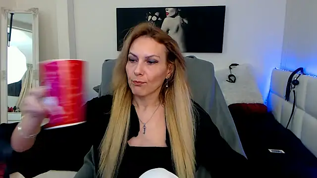 Snapshot of EvelynQueenn chatting on 02-07-25, 05:10 EvelynQueenn online show from 02-07-25, 05:10