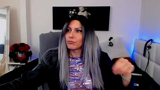 Snapshot of EvelynQueenn chatting on 02-12-25, 05:15 EvelynQueenn online show from 02-12-25, 05:15