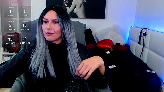 Snapshot of EvelynQueenn chatting on 02-15-25, 09:49 EvelynQueenn online show from 02-15-25, 09:49