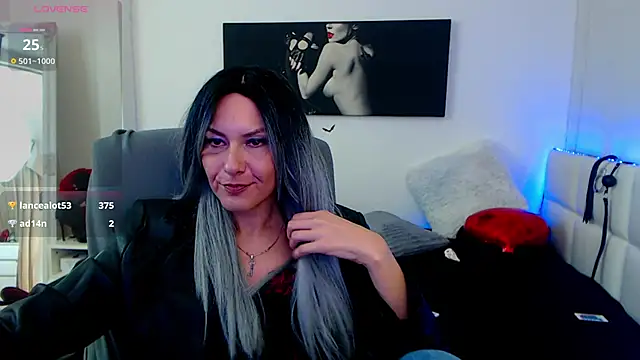 Snapshot of EvelynQueenn chatting on 02-17-25, 06:31 EvelynQueenn online show from 02-17-25, 06:31