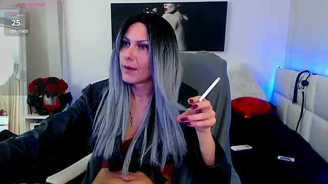 Snapshot of EvelynQueenn chatting on 02-18-25, 04:04 EvelynQueenn online show from 02-18-25, 04:04