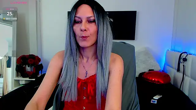 Snapshot of EvelynQueenn chatting on 02-19-25, 06:00 EvelynQueenn online show from 02-19-25, 06:00