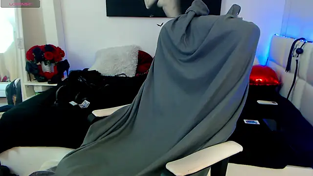 Snapshot of EvelynQueenn chatting on 02-20-25, 10:16 EvelynQueenn online show from 02-20-25, 10:16