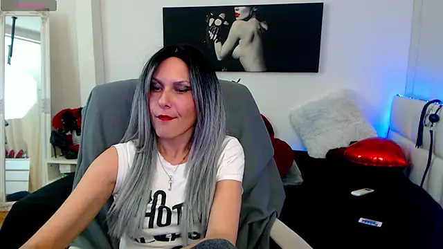 Snapshot of EvelynQueenn chatting on 02-20-25, 01:19 EvelynQueenn online show from 02-20-25, 01:19