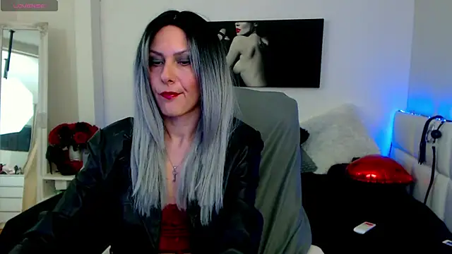 Snapshot of EvelynQueenn chatting on 02-24-25, 04:49 EvelynQueenn online show from 02-24-25, 04:49