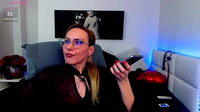 Snapshot of EvelynQueenn chatting on 02-28-25, 09:36 EvelynQueenn online show from 02-28-25, 09:36