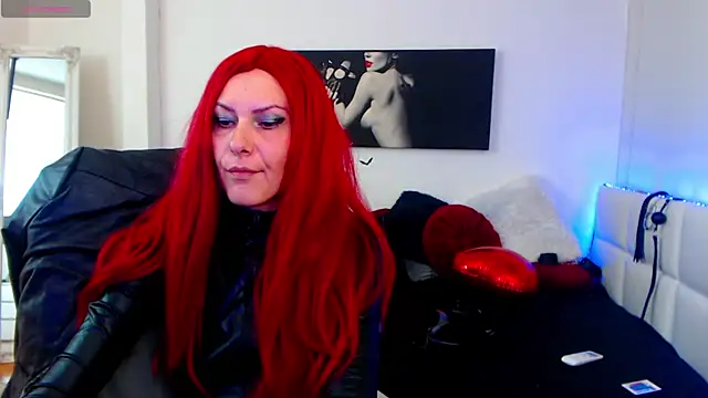 Snapshot of EvelynQueenn chatting on 03-03-25, 06:15 EvelynQueenn online show from 03-03-25, 06:15