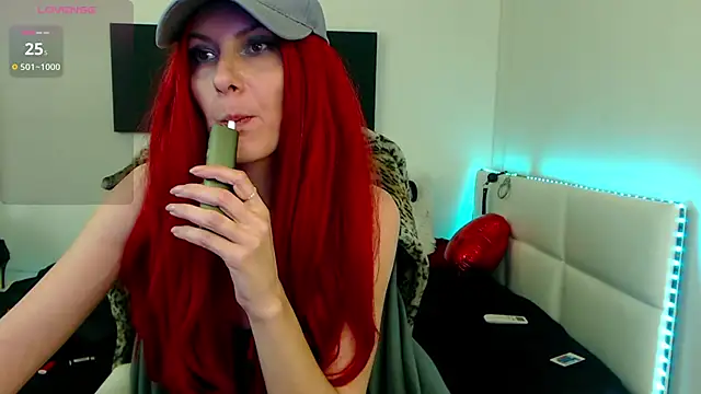 Snapshot of EvelynQueenn chatting on 03-14-25, 08:21 EvelynQueenn online show from 03-14-25, 08:21