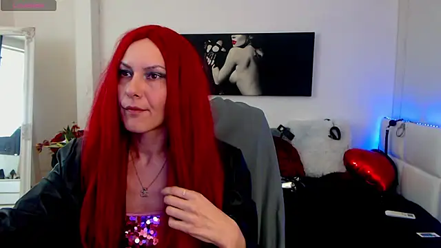 Snapshot of EvelynQueenn chatting on 03-15-25, 06:25 EvelynQueenn online show from 03-15-25, 06:25