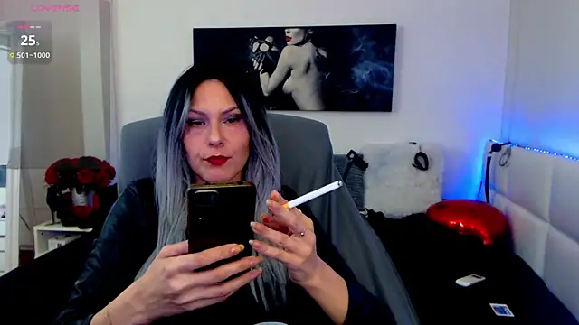Snapshot of EvelynQueenn chatting on 03-17-25, 05:01 EvelynQueenn online show from 03-17-25, 05:01
