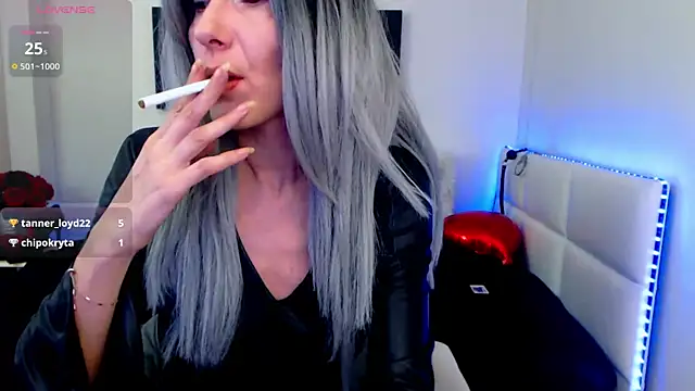Snapshot of EvelynQueenn chatting on 03-17-25, 09:01 EvelynQueenn online show from 03-17-25, 09:01